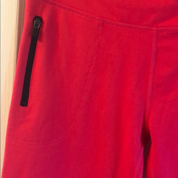 Fabletics capris size medium - Picture 3 of 5